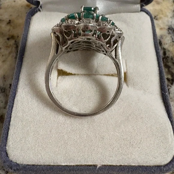 Vintage Emerald Ring - Picture 3 of 6